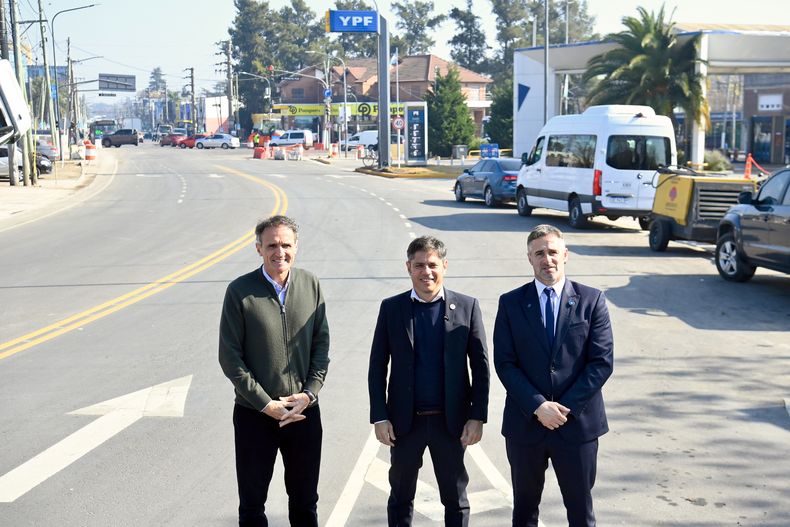 INAUGURACIÓN. Gabriel Katopodis, Axel Kicillof y Federico Achával durante la recorrida por la ruta 8.&nbsp;