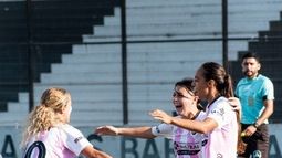 Las Reinas quieren volver a festejar en casa. Las Reinas quieren volver a festejar en casa.