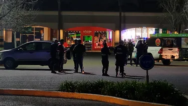 evacuaron el shopping palmas del pilar por una amenaza de bomba que resulto falsa