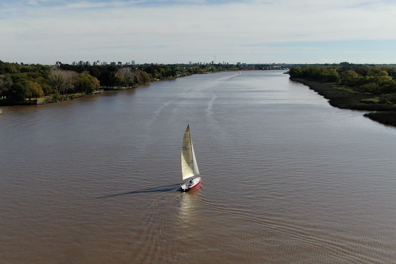 Partiendo desde un club náutico ubicado en Victoria. (buenosairessailing.com).