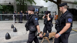 A través de un decreto publicado este viernes en el Boletín Oficial, el Gobierno modificó la estructura del Ministerio de Seguridad Nacional. A través de un decreto publicado este viernes en el Boletín Oficial, el Gobierno modificó la estructura del Ministerio de Seguridad Nacional.