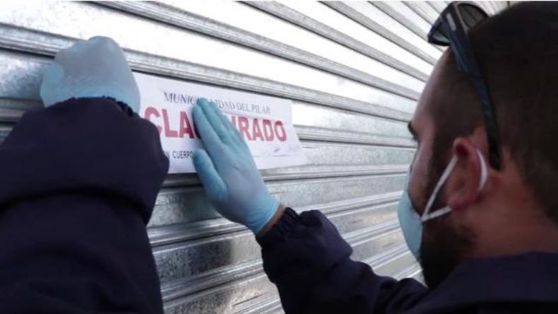 FAJA. El supermercado El Siglo fue clausurado esta tarde. .