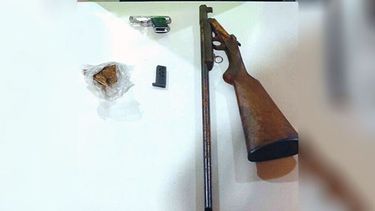 ARMA. La policía arrestó al hombre y secuestró una escopeta..