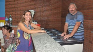 NUEVA GONDWANA. Reabrió ayer sus puertas uno de los comercios más tradicionales de Pilar.Nacido en 1970 y tras el parate de unos años, podemos volver a disfrutar de los mejores helados. Bajo el nombre de Nueva Gondwana y en el lugar de siempre..