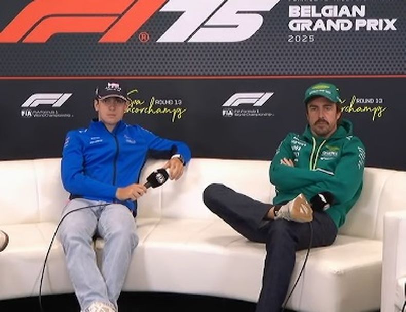Colapinto en la conferencia junto a Fernando Alonso.