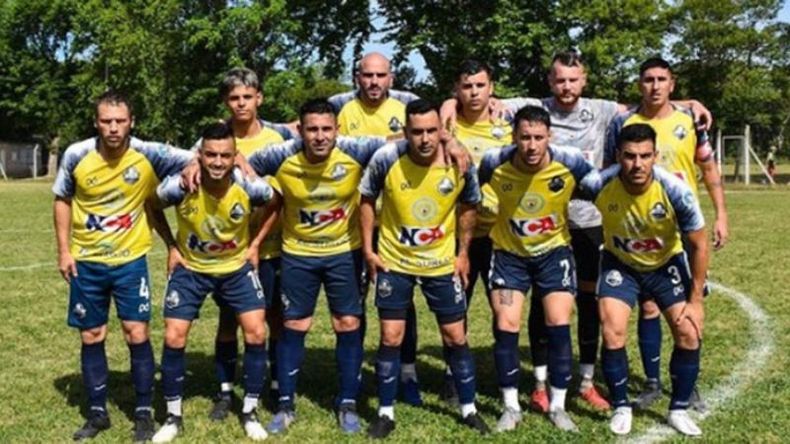 La Fraternidad, con 17 pilarenses en el plantel, no quiere bajarse de la cima. .