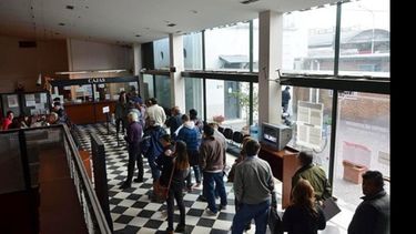 CAJAS Y COLAS. El debate en el Concejo comenzaría esta semana..