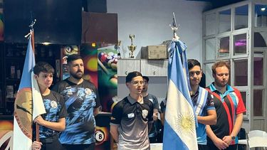 Pilar en la bandera. Los hermanos Block fueron los abanderados del Campeonato Argentino de Billar.