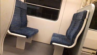 Entonces allí estaba yo subiendo en la estación del terror, de la desesperación y de la inseguridad en un tren limpio, sano y sin olor y entonces me dije ¿Esto es real? Usuarios del san Martín.