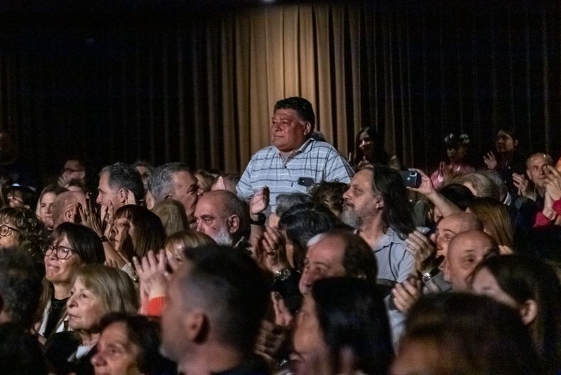 Héroe se presentó este sábado en el Teatro Gran Pilar y homenajeó a los excombatientes.