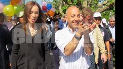 CAMBIO. Nicolás Ducoté cerró su campaña caminando con María Eugenia Vidal en Pilar..