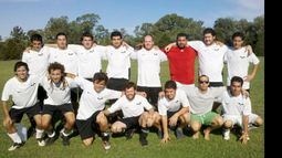 La formación está constituida por Martín Dicovsky, Marcelo De Nadai, Nicolás Santos, Federico Fogel, Santiago Baliña, Leandro Álvarez, Gerónimo Santos y Matías Saavedra (arriba); Leonel López Pisani, Patricio Baliña, Juan Pablo Matheos, Mariano Minestreli, Rodrigo Saavedra, Julián Bertachini, Mariano Pellegrini (abajo)..