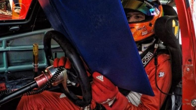 TRANQUILO. Rossi lee los tiempos, tras ser 3º en la clasificación..