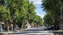 Te contamos todo acerca de un hermoso pueblo que se encuentra a 200 km de Pilar y es perfecto para recorrer en bicicleta.