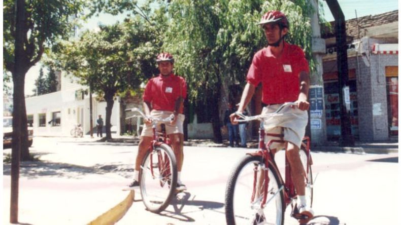 PIONEROS. Año 2001, los bicipolicías de Bivort..