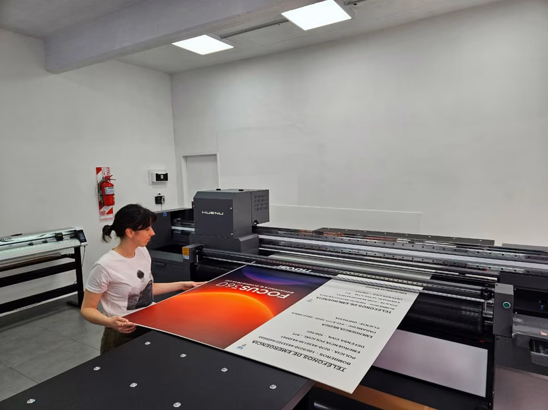 EN MARCHA. Una trabajadora de la cooperativa opera la nueva máquina.&nbsp;&nbsp;