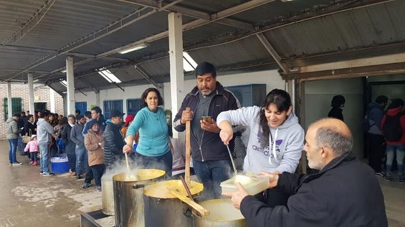 Viva la patria. El sábado la Técnica Nº2 deleitó a su comunidad con un locro. .