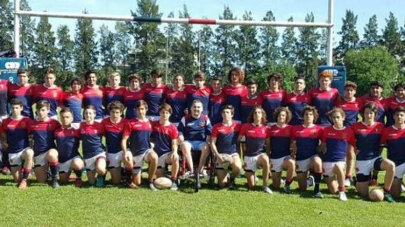 Iñaki, junto al plantel de Deportiva..
