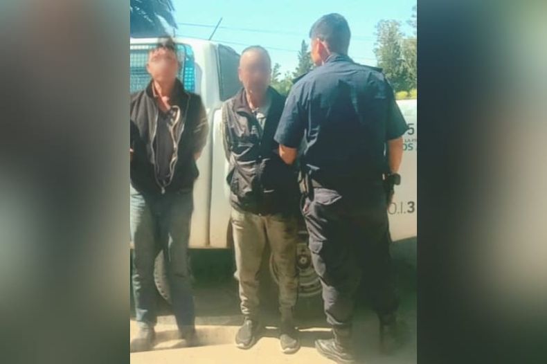 Los dos detenidos están acusados de robar placas de bronce del cementerio de Derqui.&nbsp;