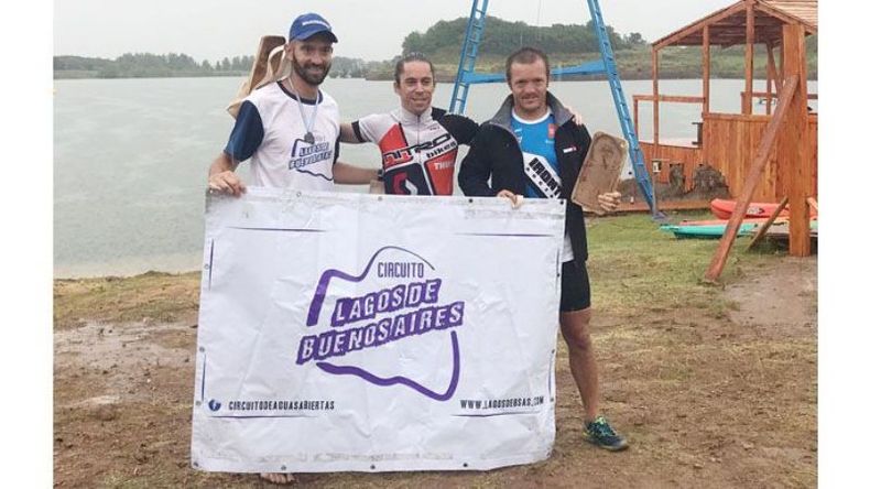 PODIOS. Los representantes del IronTeam, con sus premios..