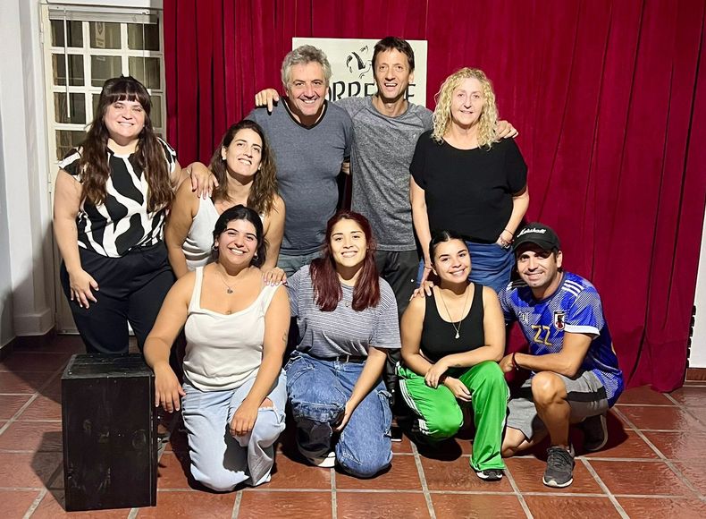 El elenco de la varieté teatral en Torrente.