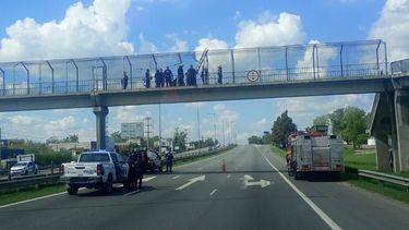 El hecho ocurrió sobre el puente peatonal del kilómetro 53,800 de Panamericana, mano a CABA. El hecho ocurrió sobre el puente peatonal del kilómetro 53,800 de Panamericana, mano a CABA.