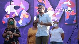 ESCENARIO. En el Pellegrini, Achával reconoció a mujeres trabajadoras..