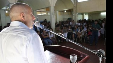 PACIENCIA. Ducoté, en el acto de inicio de clases..