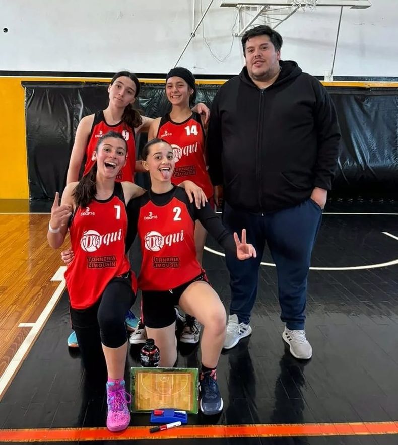 Derqui Sub 16 femenino clasificó con Nahiara Floriani, Victoria Gutiérrez Lemos, Lucía Álvarez Medina y Mía Calderón Bonnaluc. DT: Damián Benítez.