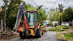 TORMENTA. Los equipos del Municipio trabajan para mitigar los efectos del temporal.