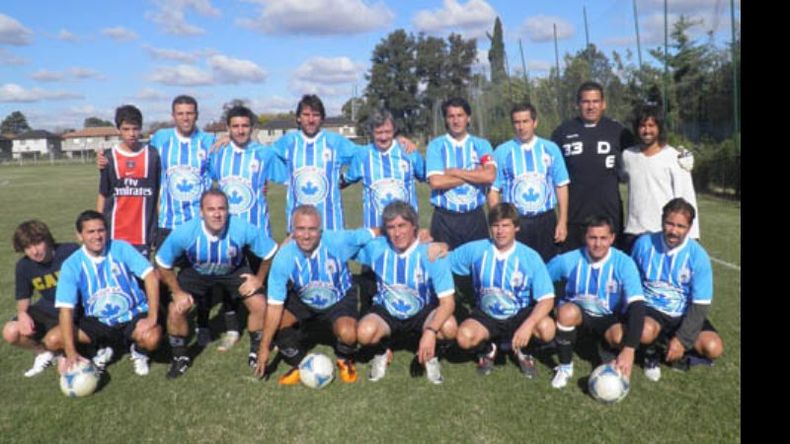 El equipo de La Cascada que obtuvo el título en la Liga Intercountries..