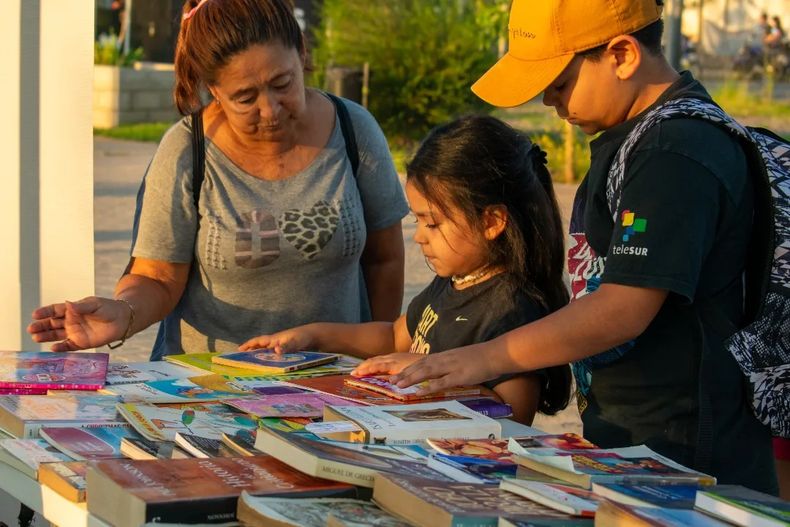 Los chicos se engancharon de inmediato con el ciclo Compartiendo Letras.
