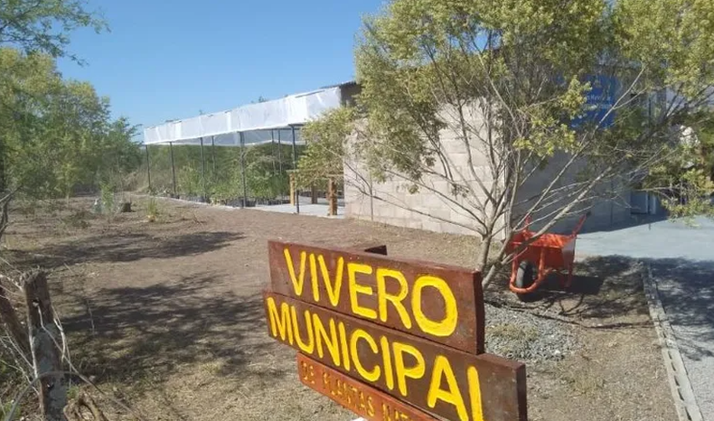 El vivero municipal está ubicado al lado de la Reserva Natural de Pilar.