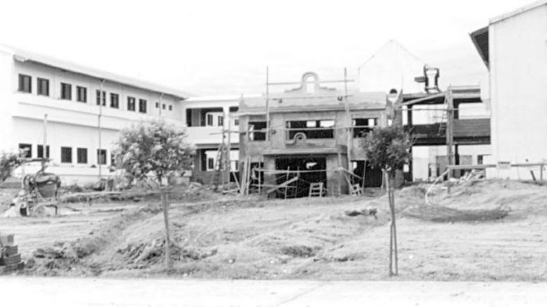 Luego de su arribo al distrito en el año 1986, la Universidad del Salvador fue ampliando sus instalaciones en forma constante, como lo demuestra esta imagen del año 1995..