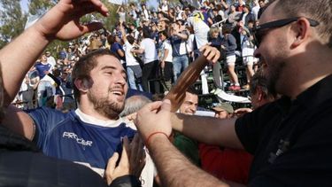 EL ABRAZO DE TODOS. “Teníamos la convicción firme de que acá no lo íbamos a perder nunca”, aseguró Lucas Vinent..