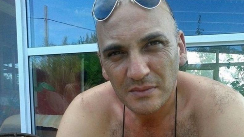 Hugo Martínez tiene 55 años..