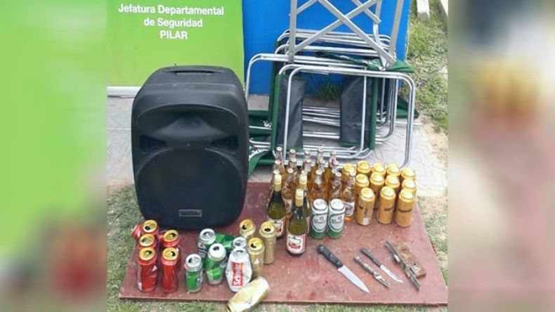 CERVEZA. Parte de los elementos recuperados por la policía..