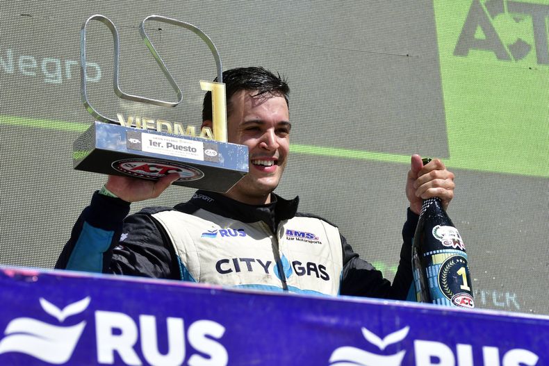 PRIMERO YO. Diego Azar ganó por primera vez en TC Pista.