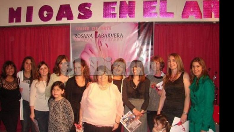 El grupo de expositoras durante la noche de apertura..