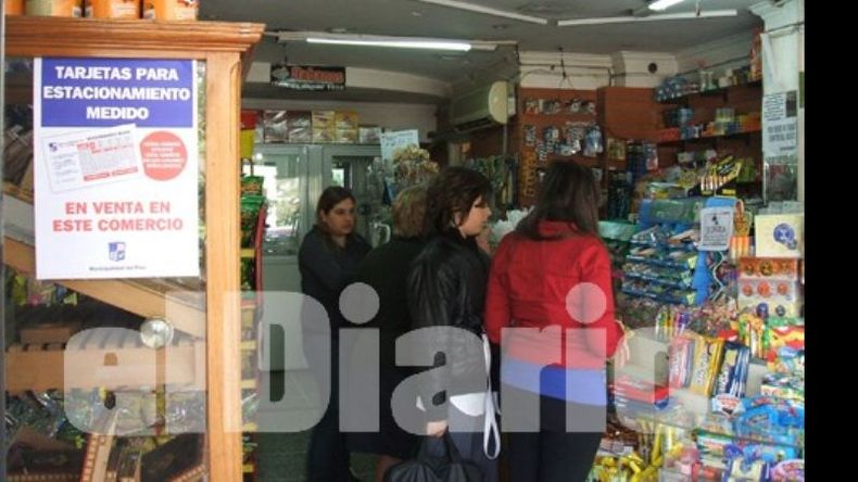 De los 40 comercios que actualmente venden tarjetas, sólo quedarían 10..
