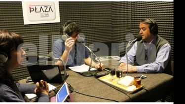 (Alejandro Cano). AL AIRE. Uriburu dialogó ayer con los periodistas Mariela Reynoso y Sergio Abrate. También contestó preguntas de los oyentes..
