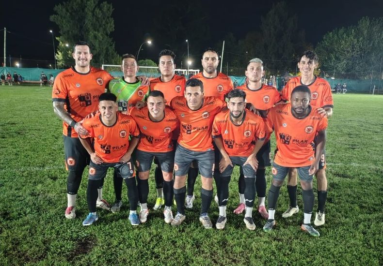EQUIPO. El once inicial de Zelaya que festejó en casa frente al Indio.