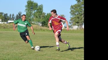 Wasyleczko encara. El 9 de Monterrey asistió a Ayala para el 2-0..