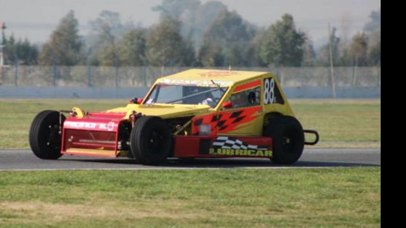 Chelo Marchese ganó en la Clase Light del Bonaerense con el Ford de Pablo Román..