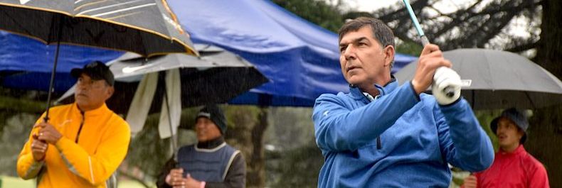 SALIDA. Fernández lideró la segunda ronda en el Río Cuarto Golf Club.