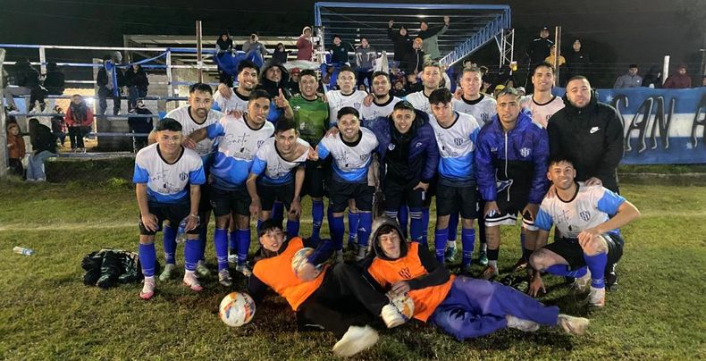 EQUIPO. San Alejo logr&oacute; una victoria clave para ser el nuevo 5&ordm; de la Divisi&oacute;n A.