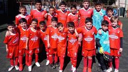 UNIDOS. Los chicos de las categorías 2008 y 2014 de Sportivo Pilar. .
