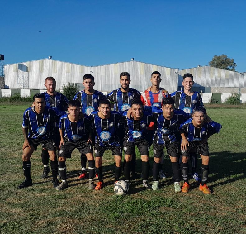 L&Iacute;DER. La Nueva gan&oacute; un partido clave en la Villa Verde para seguir al frente de su grupo