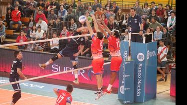 DEFENSA. Pilar buscará hacer valer el triunfo ante Ciudad para llegar a los playoffs..