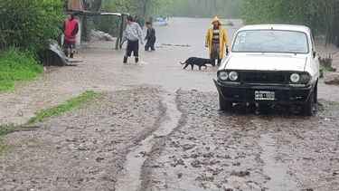 RÍO LUJÁN. Los vecinos empiezan a autoevacuarse..